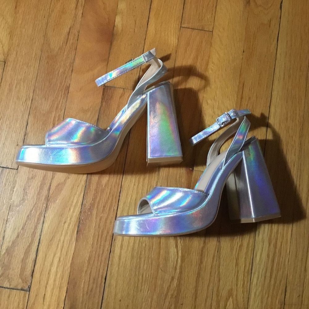 Holographic Silver Strappy Sandals 4 & 1/2in block heel women’s 6 Reflects Color